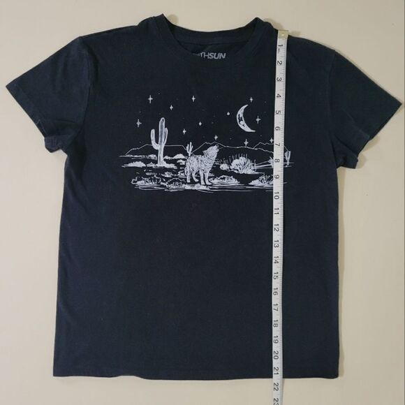 Fifth Sun Howling Wolf In The Desert Crewneck Black Short Sleeve Tee - Picture 7 of 11